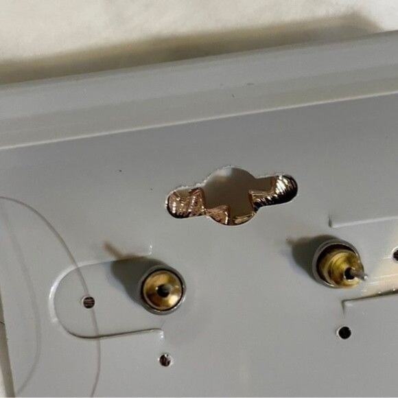 Dress Barn New Earrings Pierced Pink Cat Eye Center Rhinestones Rose Gold - Picture 6 of 6